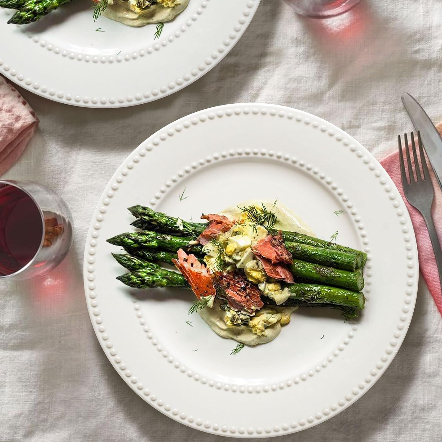 Dinner Plates Set of 4, 10.5 inch White Ceramic Plates, Embossed Salad Plates, Serving Plates for Steak Appetizer, Reusable Kitchen Dining Plates for Restaurant, Dishwasher Microwave Safe