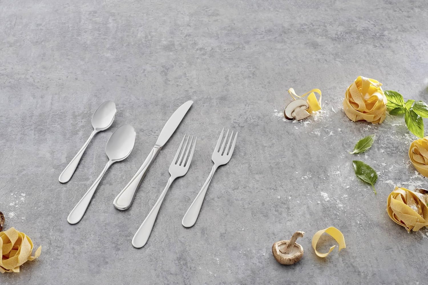 Oneida Flight Dinner Spoons Silverware Set for 4, Flatware | 18/0 stainless steel, mirror finish | dishwasher safe | great for soup or everyday dining, cutlery set