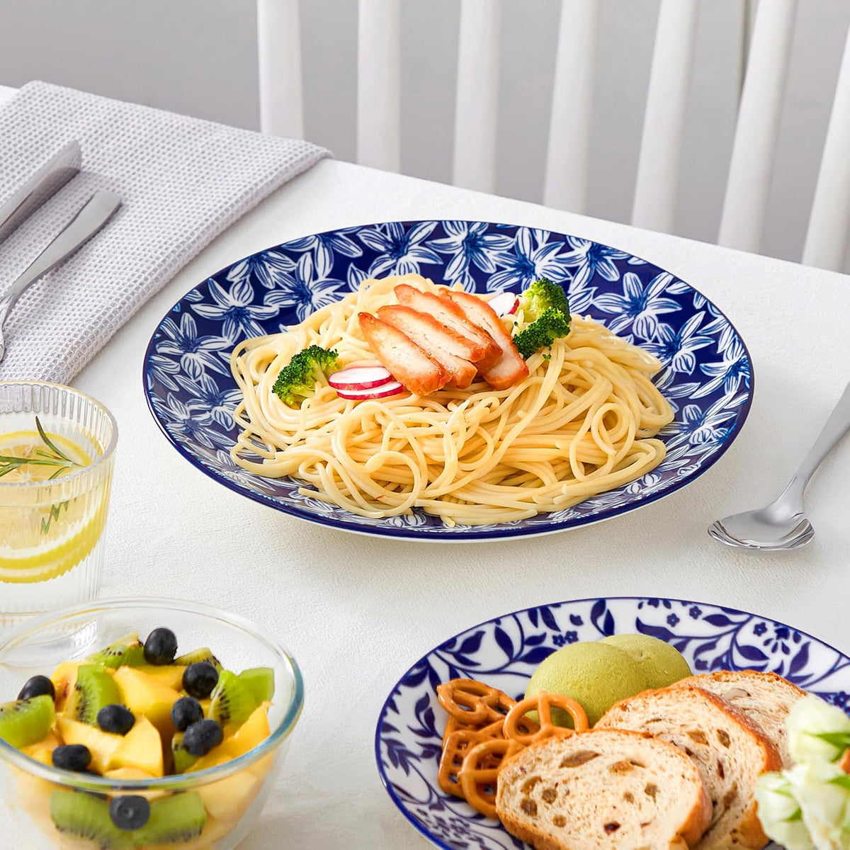 vancasso 10.25" Blue Dinner Plates Set of 6, Porcelain Vintage | Microwave, Oven, Dishwasher Safe, For Dinner, Pasta, Salad, and Dessert, Vintage Blue and White Floral, Stackable